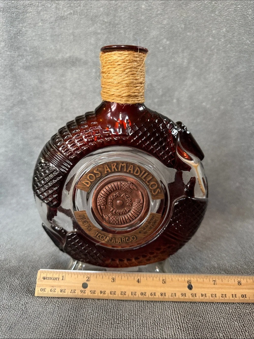 Dos Armadillos empty collectible